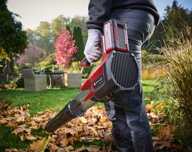 Einhell_Header_Cordless_Leaf_Blower_GP_LB_18_200_Li_E_Lifestage8.jpeg