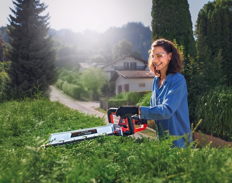 Einhell_Header_Cordless_Hedge_Trimmer_3410920_ARCURRA_Lifestage.jpg
