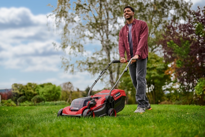 3413370_CORDLESS_LAWN_MOWERS_GE-CM 18_32_C_Li_BL_EC_YAT_Lifestage1_small.jpg
