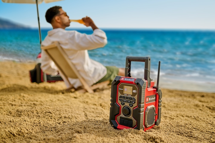 Einhell_Akku-Radio_TE_CR_18_Li_DAB_FM_BT_Solo_Anwendung.jpg