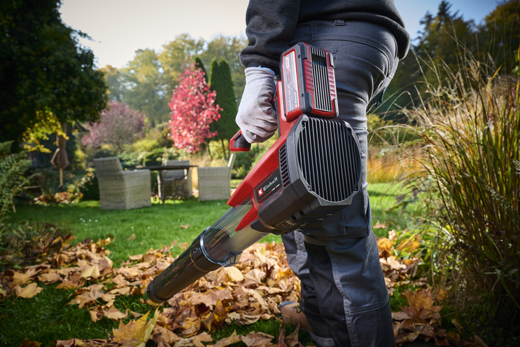 3433555_Cordless_Leaf_Blower_GP_LB_18_200_Li_E_Lifestage8.jpg